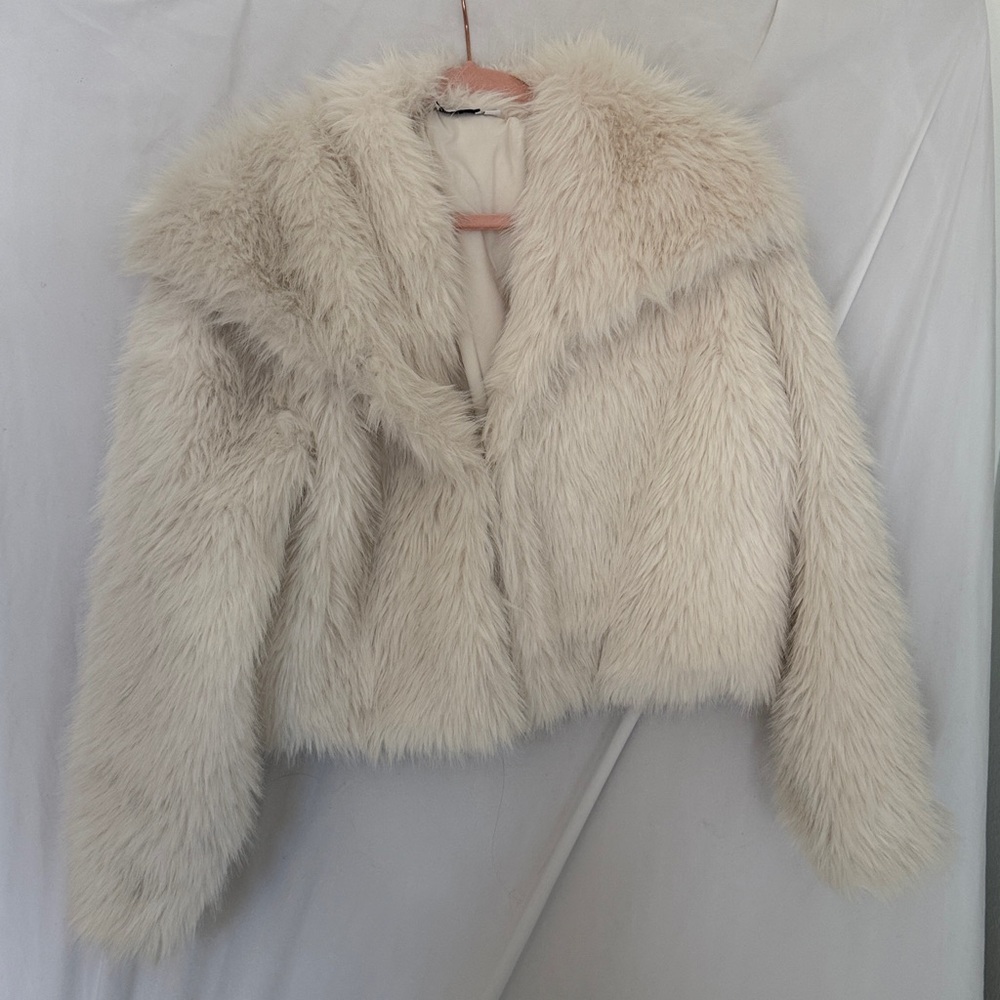 Vila faux fur hooded white fur  jacket size small